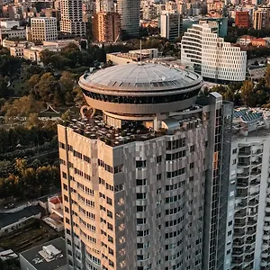 Sky تيرانا